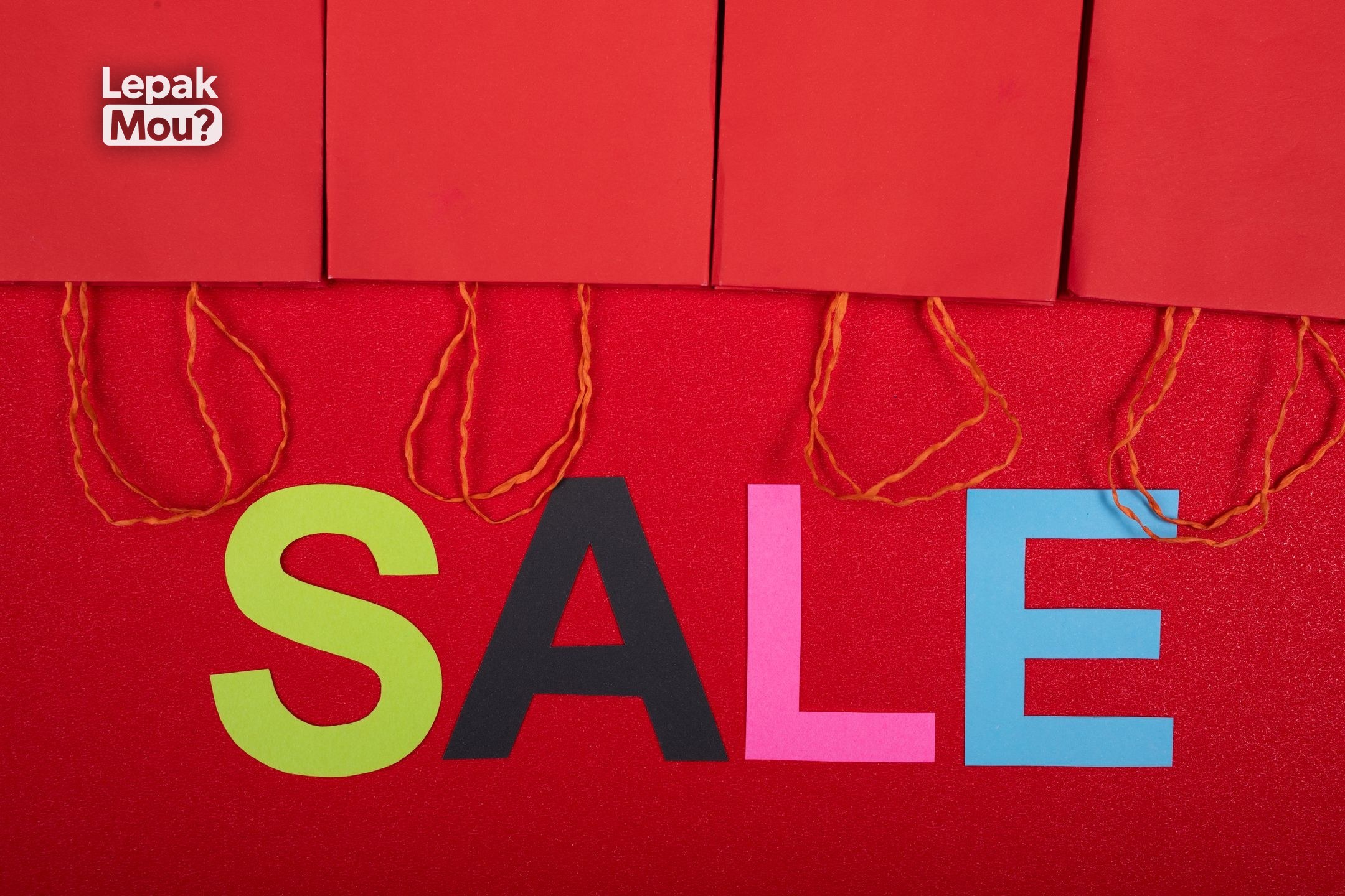 Sale shopping bags representing outlet discounts