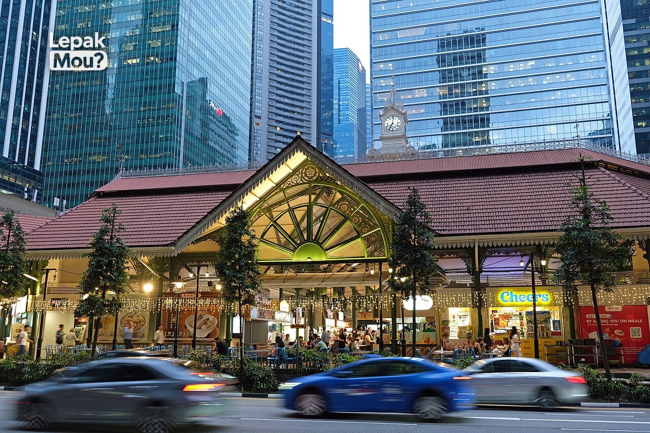 Lau Pa Sat hawker centre in Singapore lit up in the evening